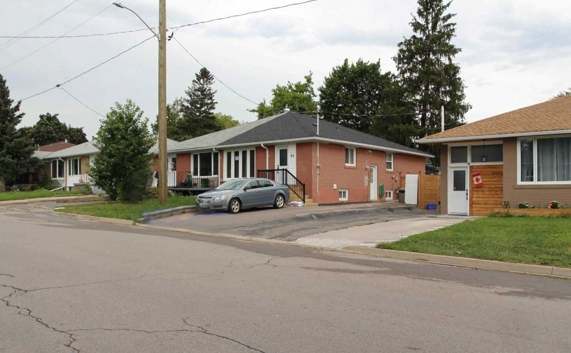 64 Walter Avenue lower, Newmarket, ON L3Y 2T3