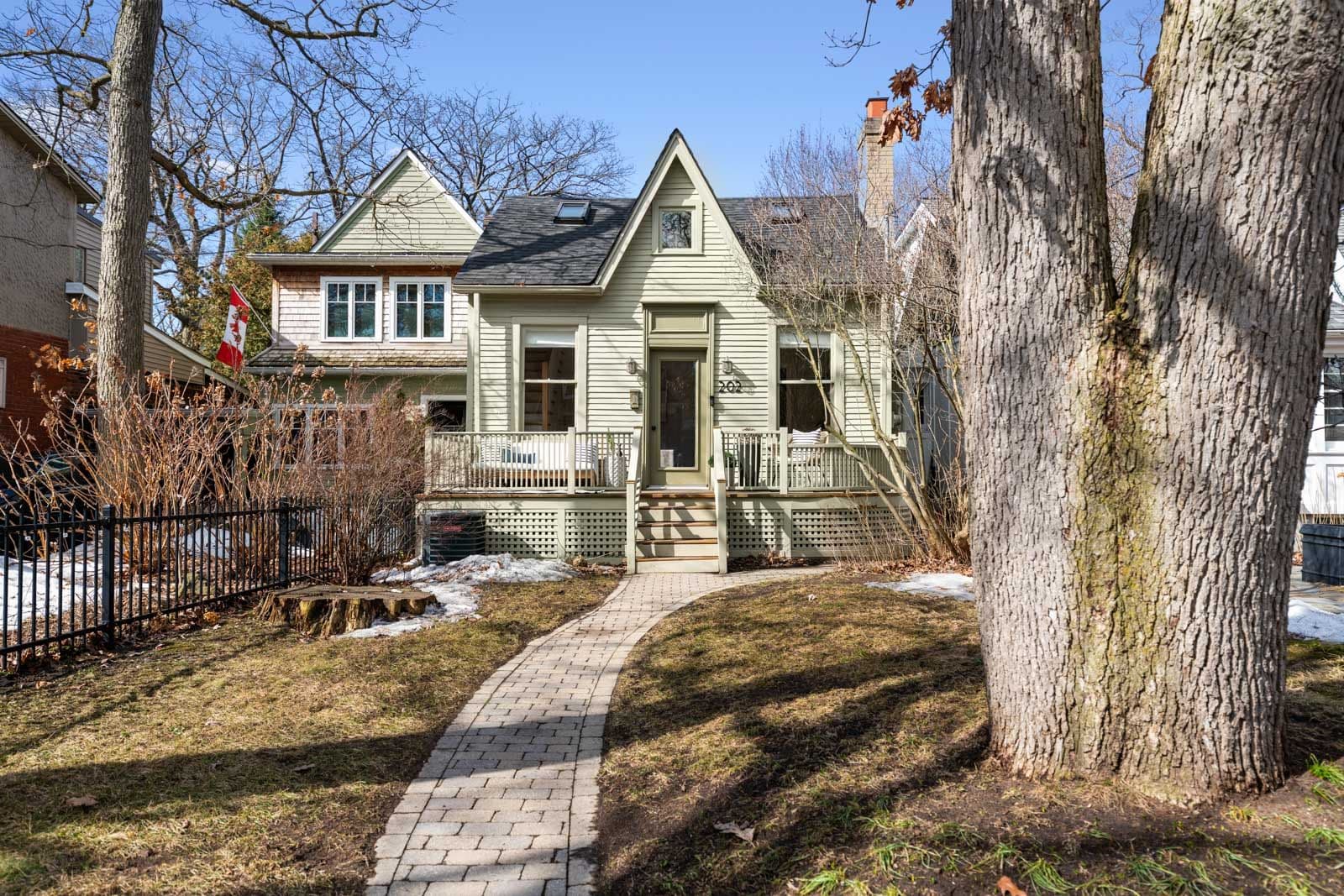 202 Silver Birch Avenue, Toronto E02, ON M4E 3L5