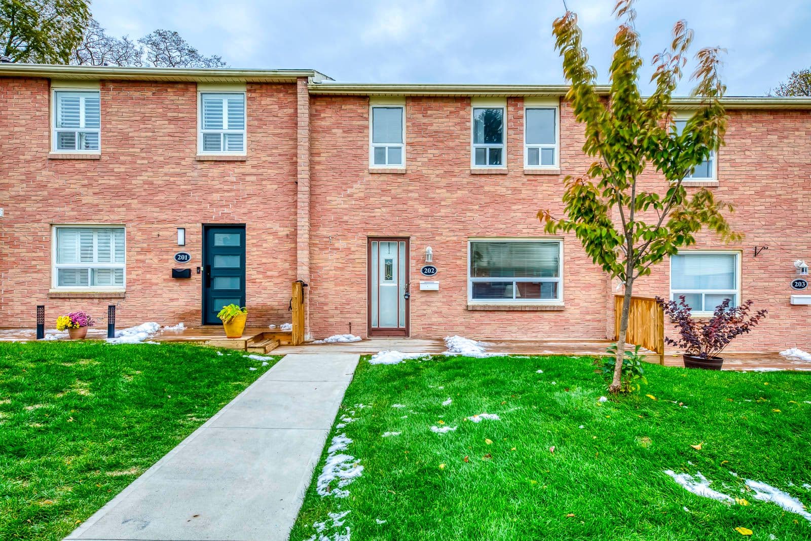 1055 Shawnmarr Road 202, Mississauga, ON L5H 3V2