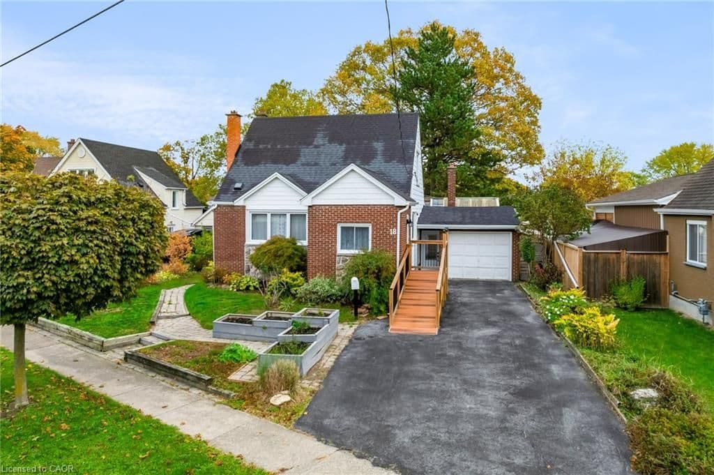 18 Flanders Avenue, St. Catharines, ON L2M 5X3