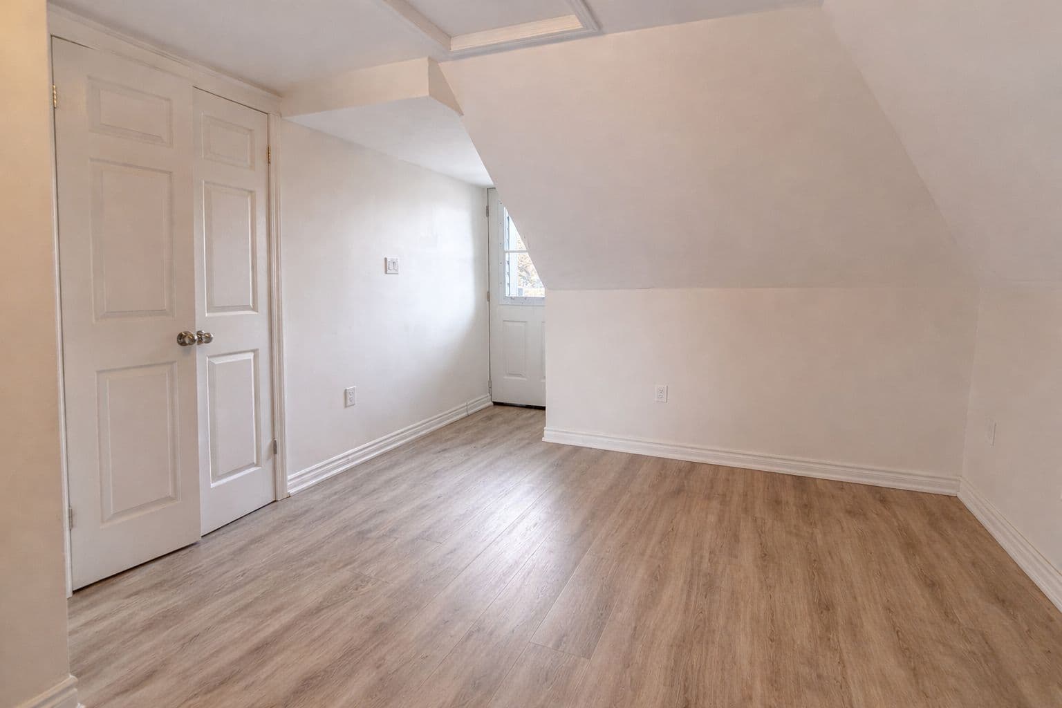 76 S Wentworth Street S 3, Hamilton, ON L8N 2Y9