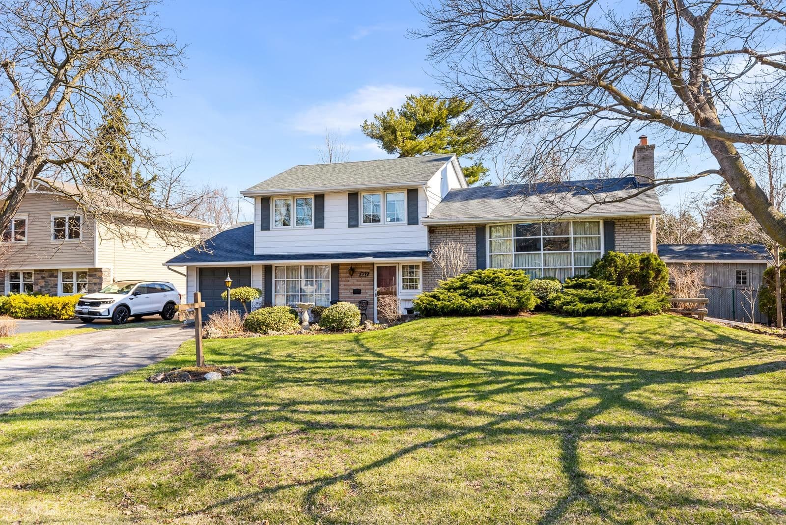 227 Sandwell Drive, Oakville, ON L6L 4P3