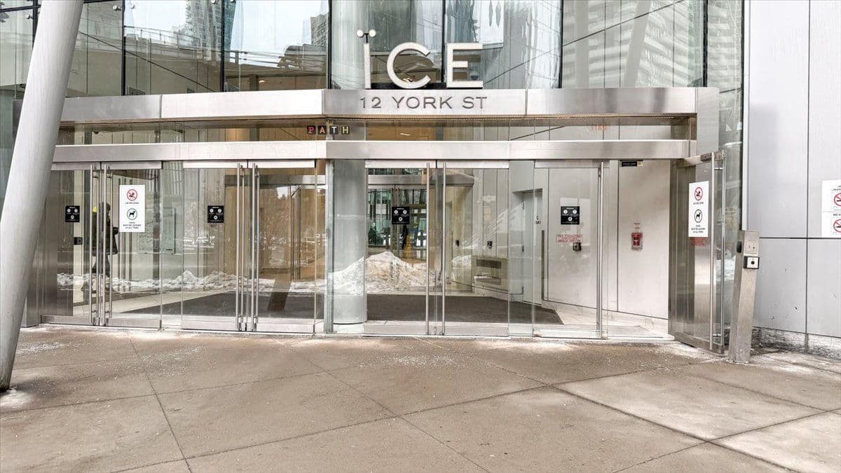 12 York Street 3608, Toronto C01, ON M5J 0A9