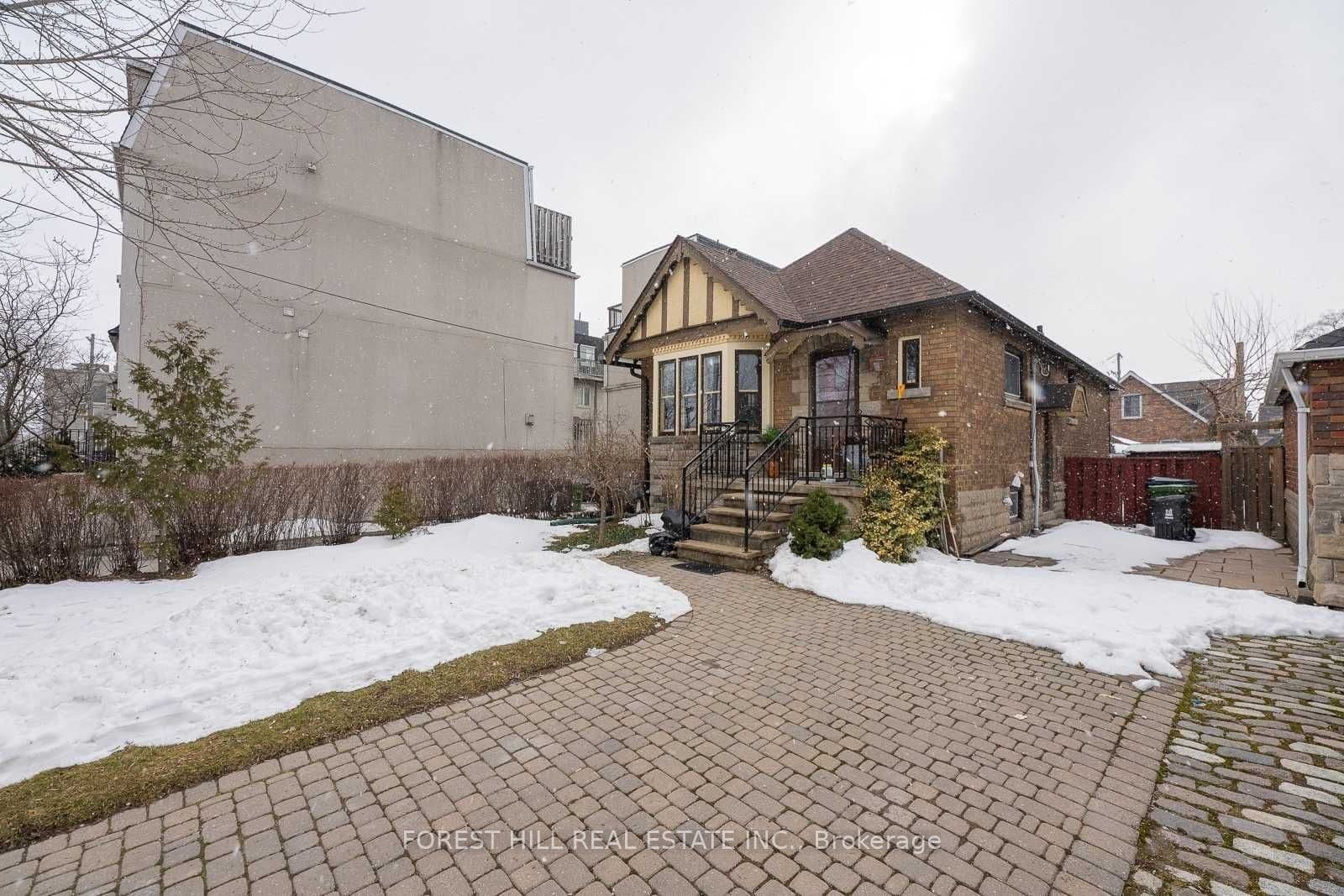 6 Park Hill Road, Toronto C04, ON M6C 3M9