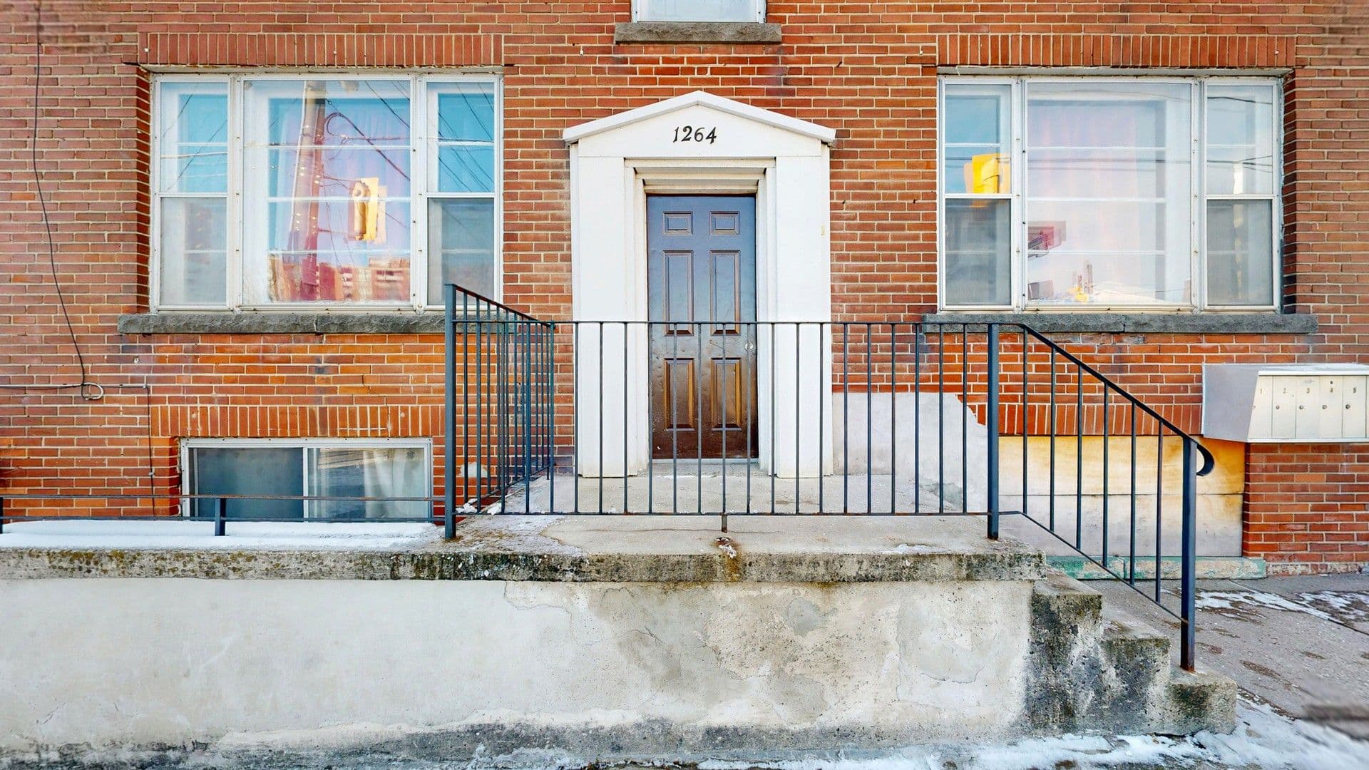 1264 Weston Road, Toronto W04, ON M6M 4R1