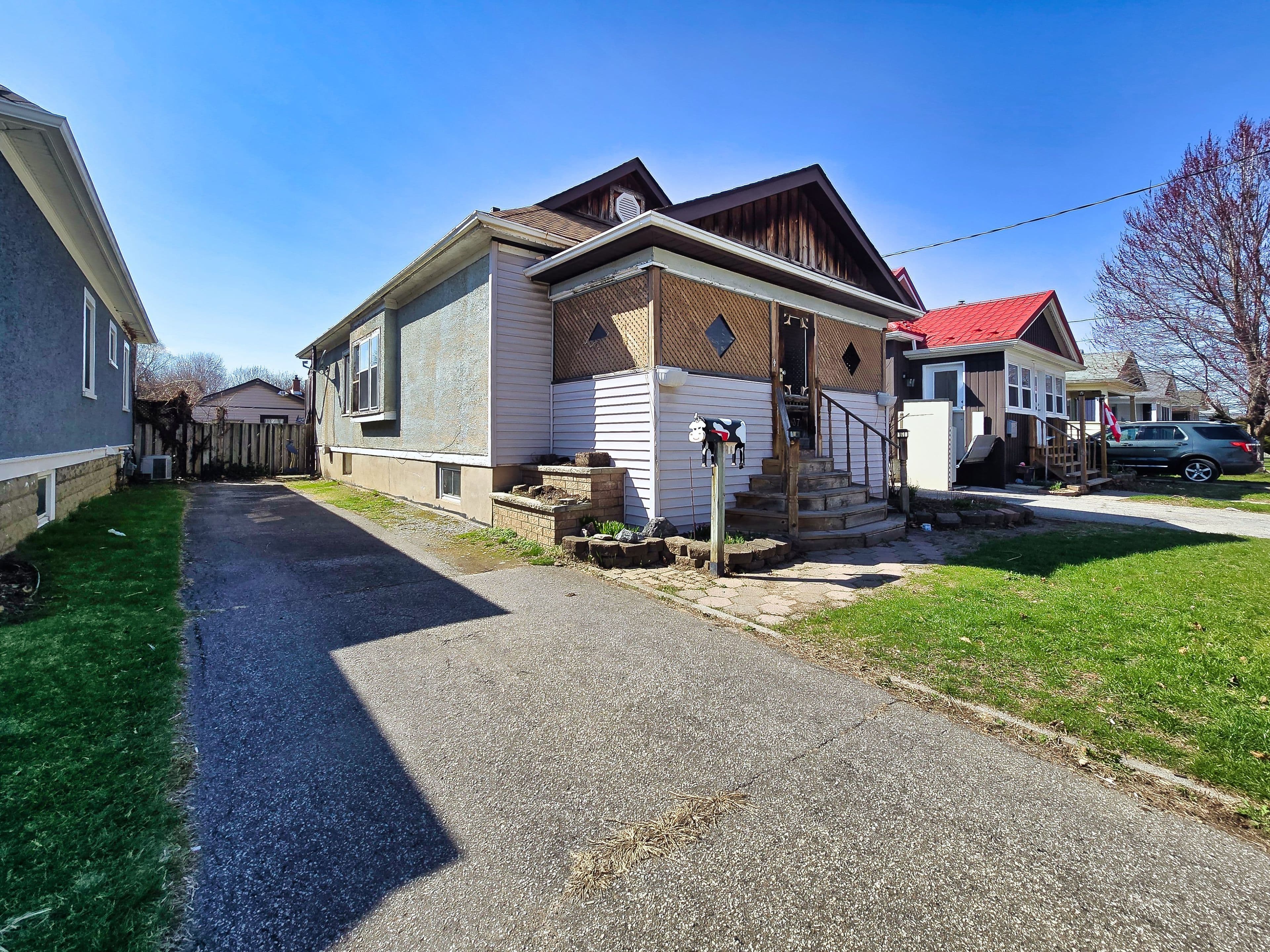 37 KERNAHAN Street, St. Catharines, ON L2R 4T1