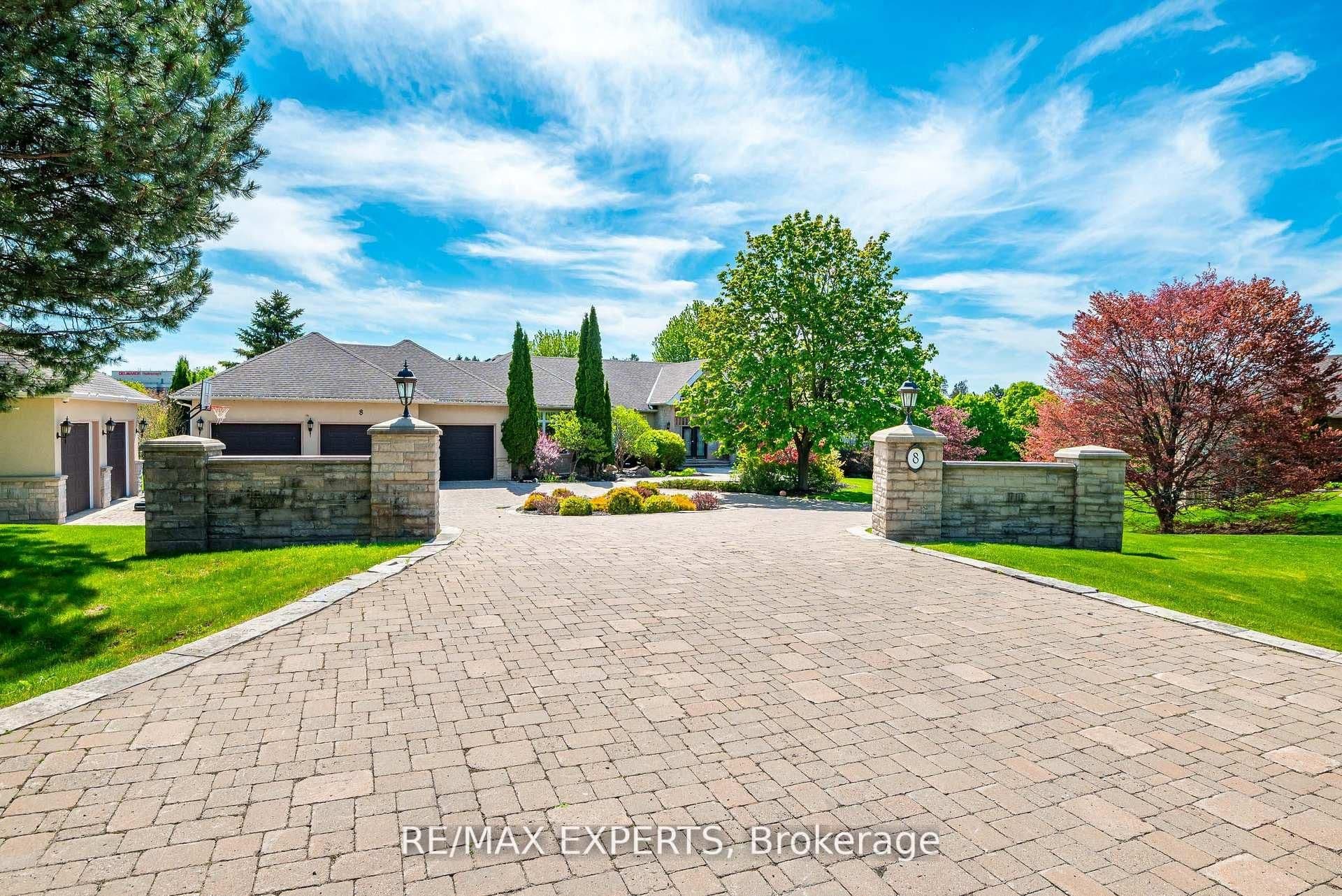 8 Alm Court, Aurora, ON L4G 6W7