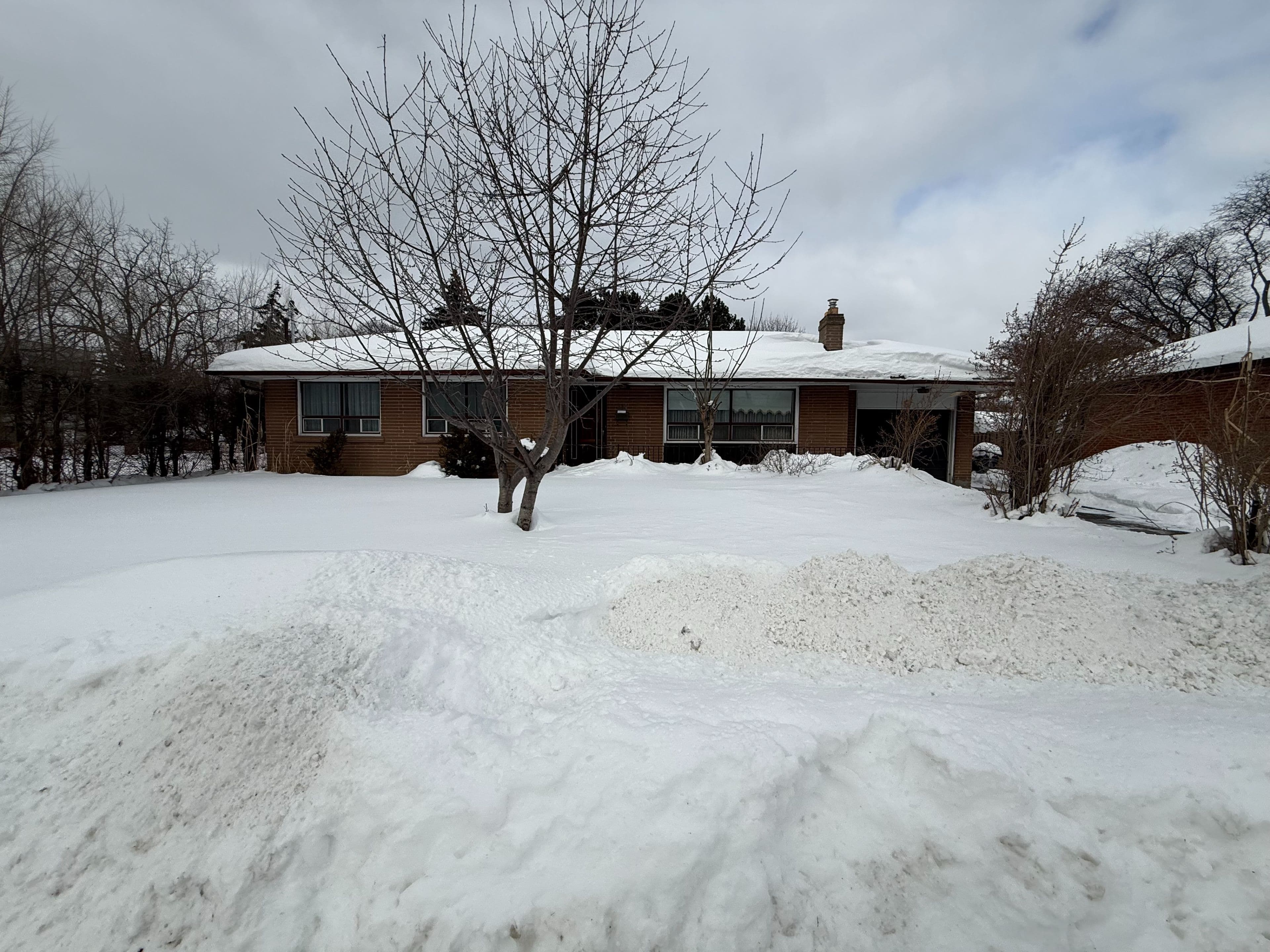 214 Dixon Road, Toronto W09, ON M9P 2M1