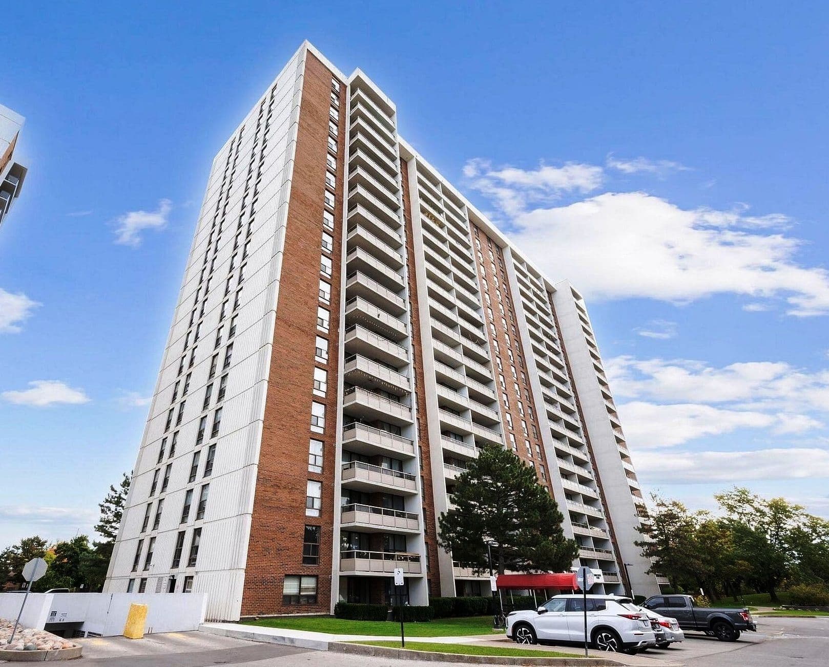 4 Kings Cross Road 1512, Brampton, ON L6T 3X8