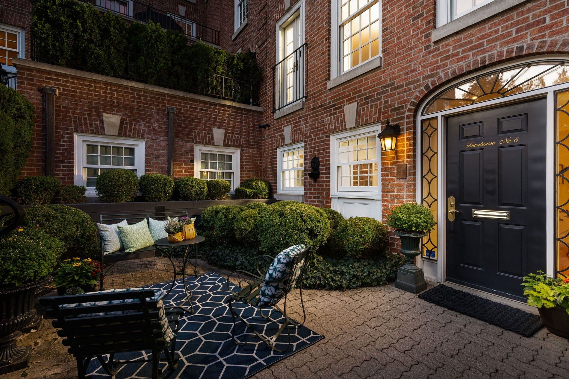 94 Crescent Road TH6, Toronto C09, ON M4W 1T5