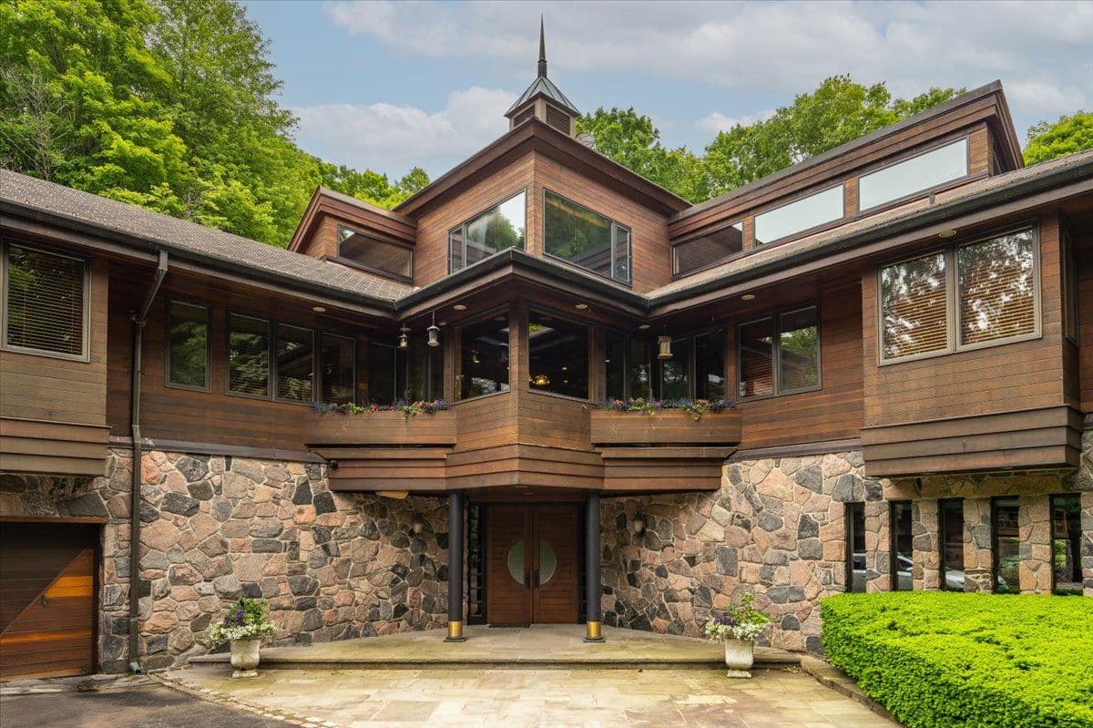 20 Woodsend Crescent, Aurora, ON L4G 6W6