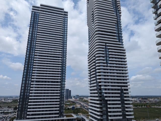 28 Interchange Way Avenue 1601, Vaughan, ON L4K 0P8