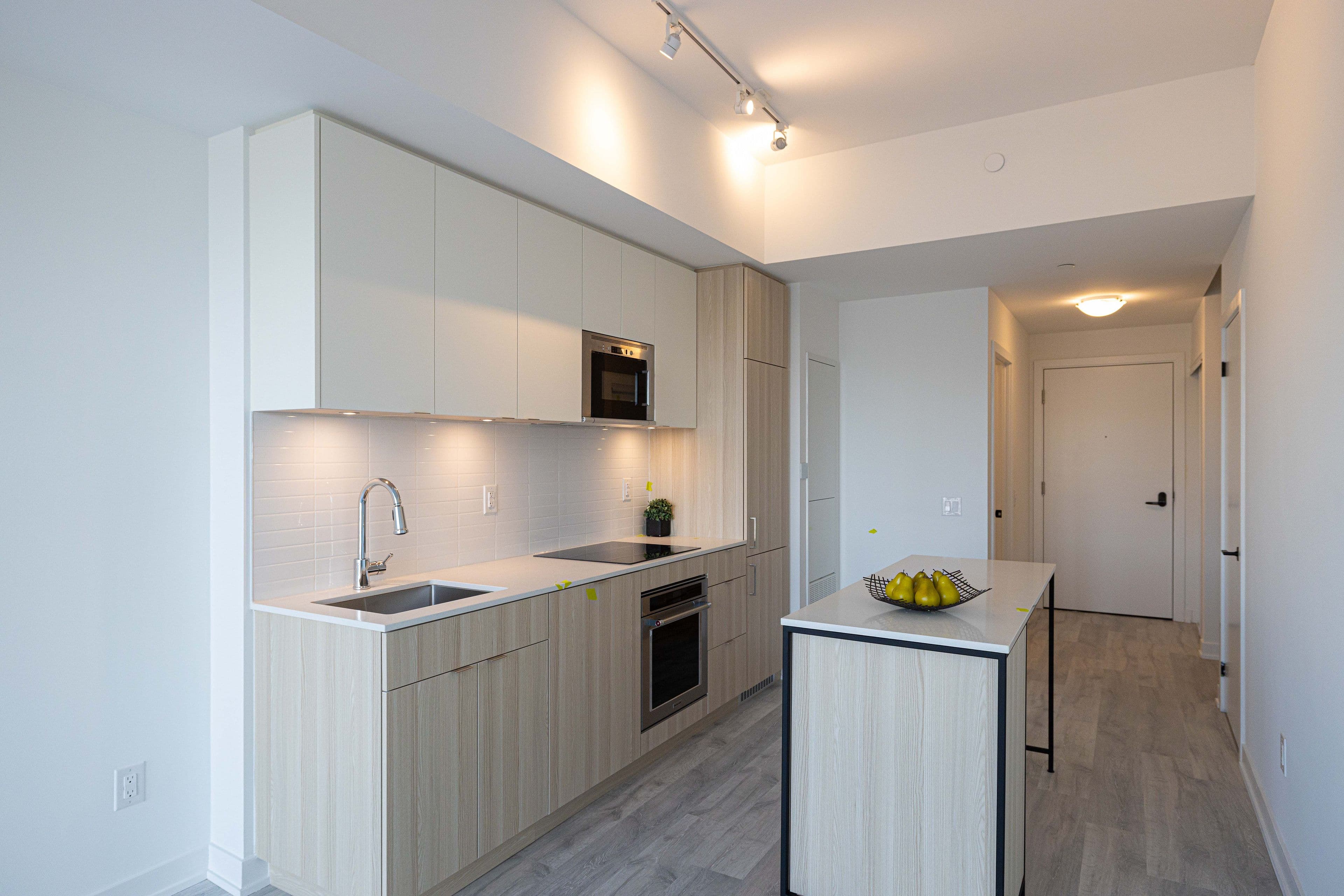 220 Missinnihe Way 427, Mississauga, ON L5H 0A9