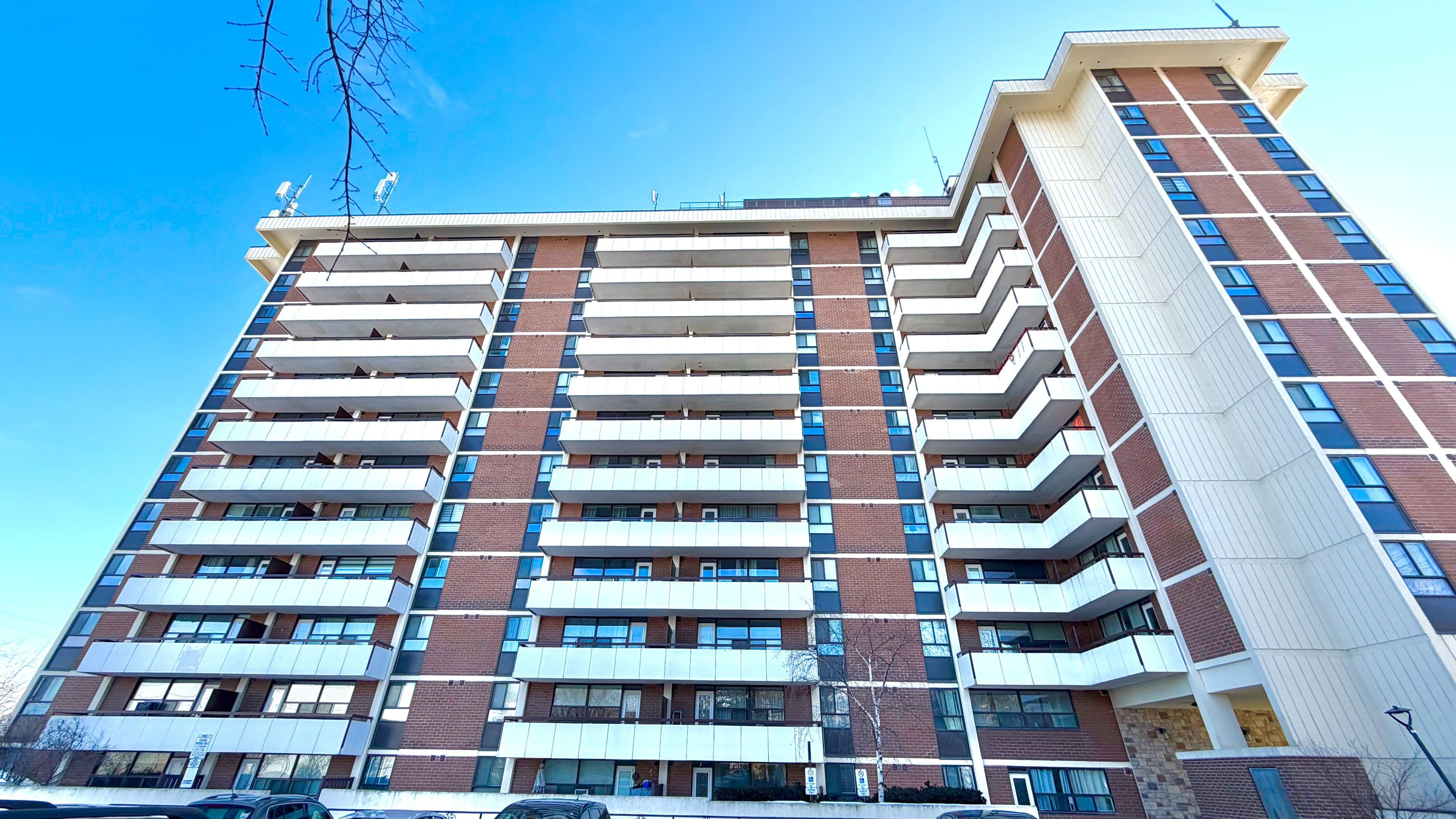 541 Blackthorn Avenue 1415, Toronto W03, ON M6M 5A6