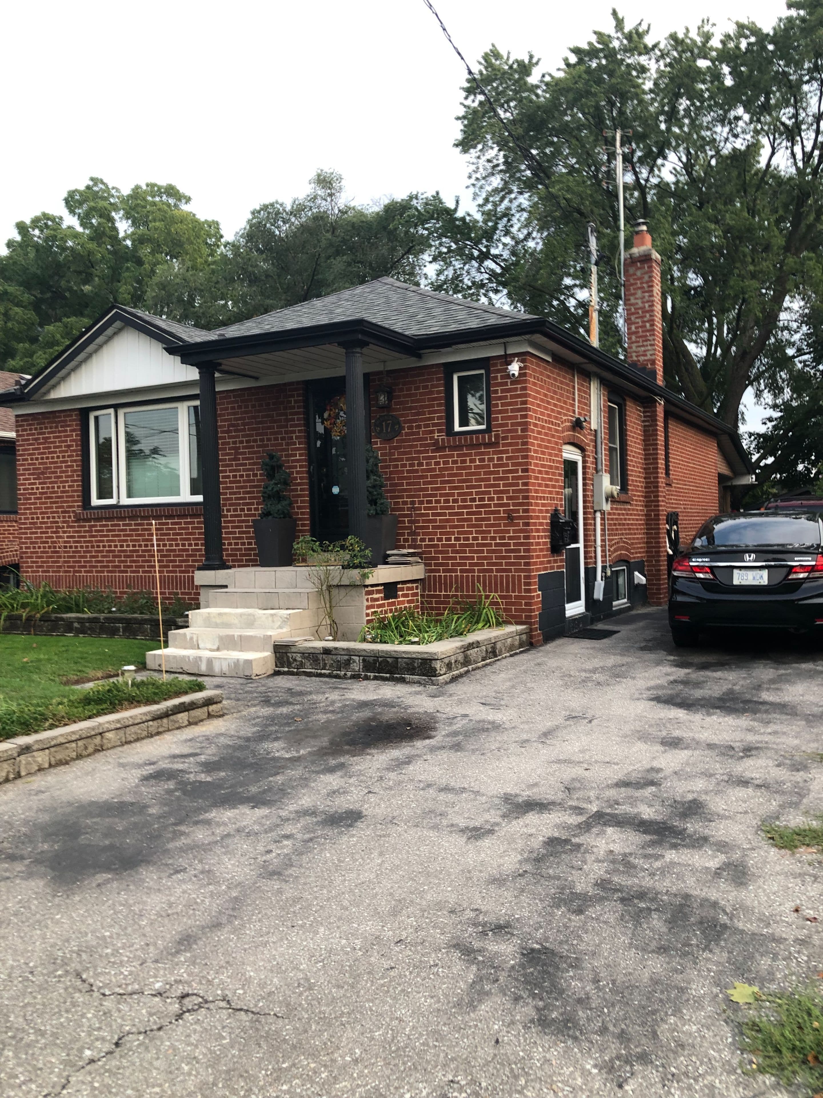 17 Silvercrest Avenue, Toronto W06, ON M8W 2S3
