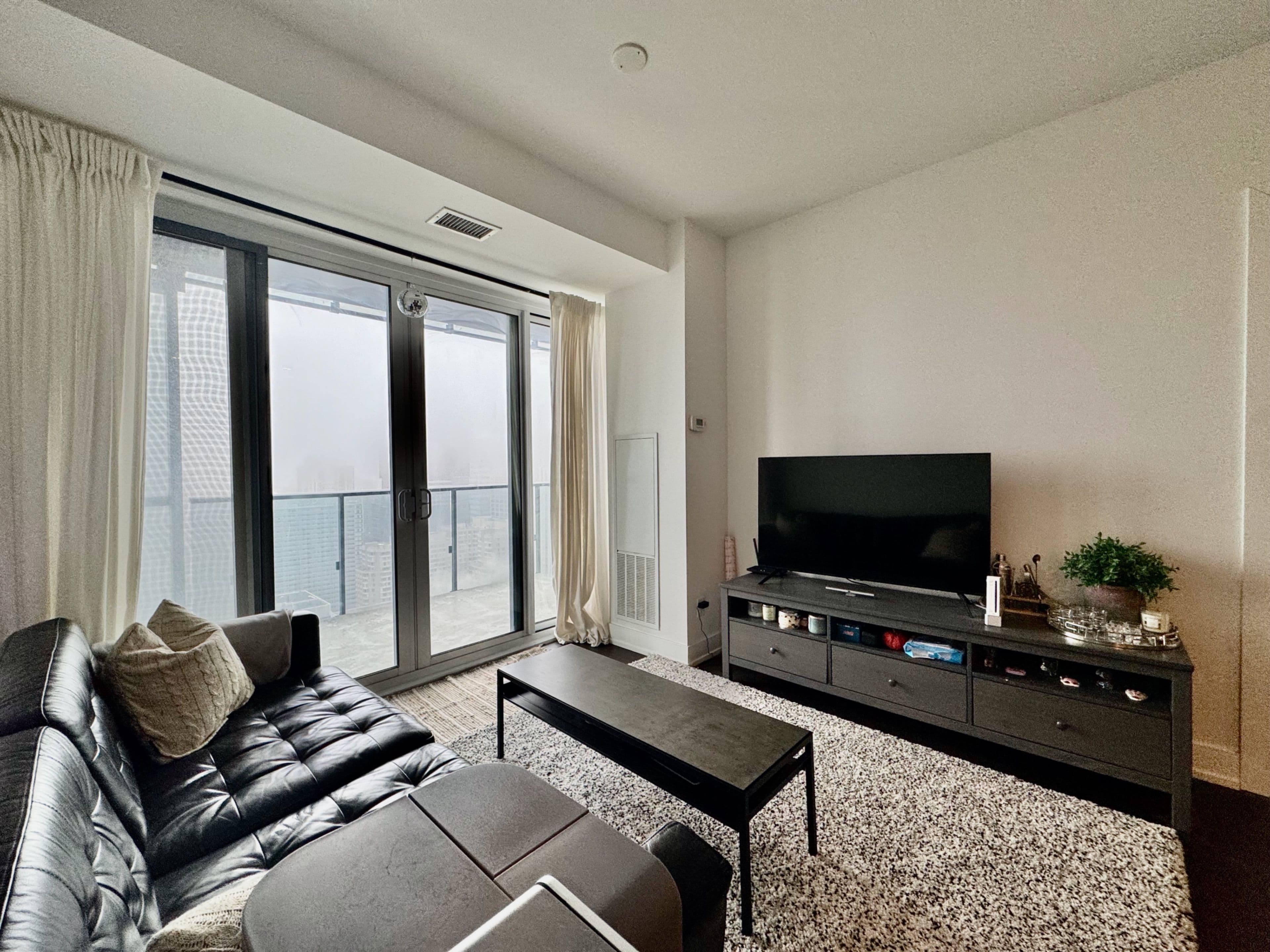 7 Grenville Street 3011, Toronto C01, ON M4Y 0E9