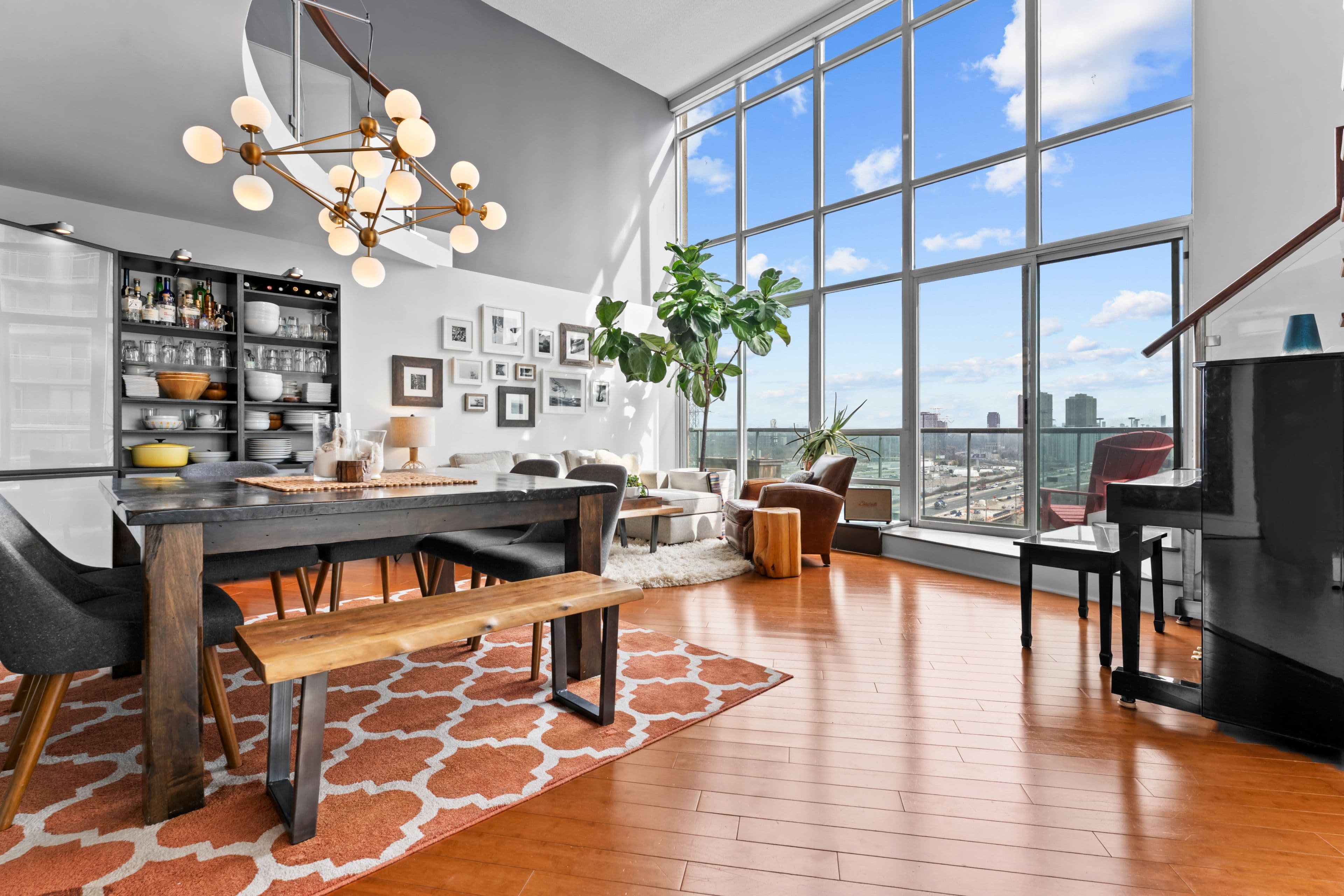 250 Manitoba Street 828, Toronto W06, ON M8Y 4G8