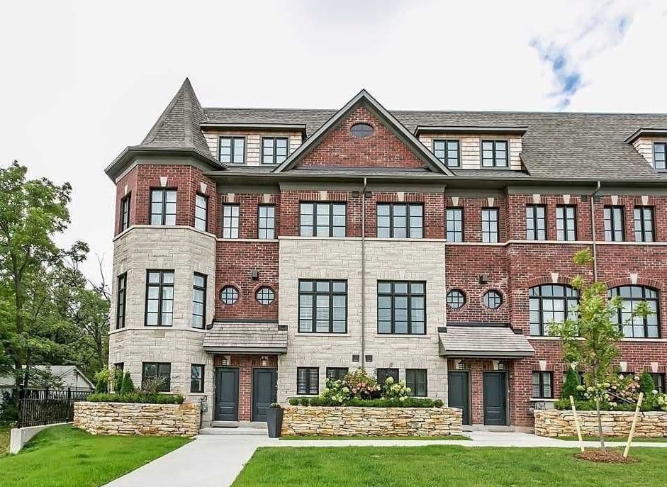 2160 Trafalgar Road 3, Oakville, ON L6H 0N3
