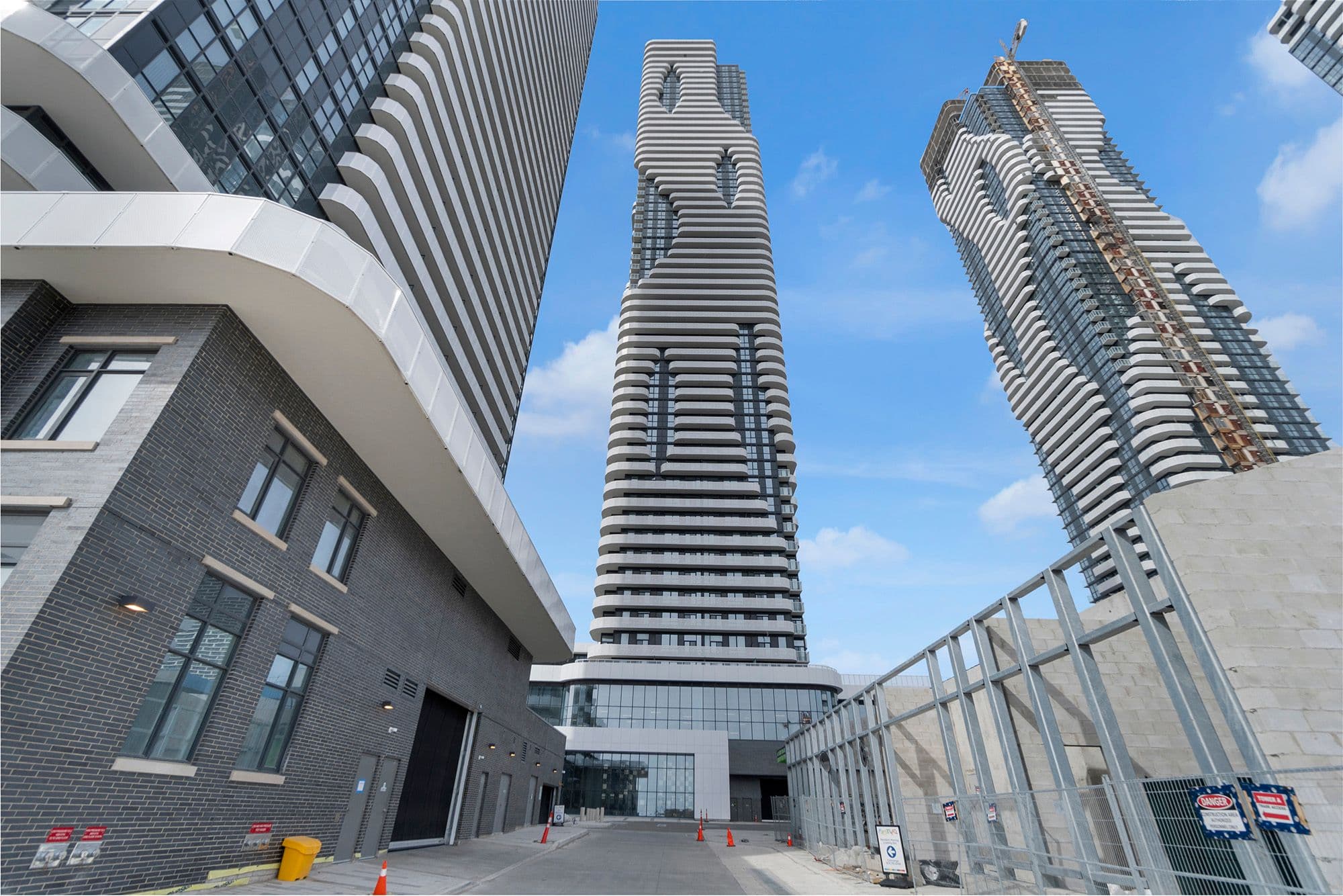 225 Commerce Street 3210, Vaughan, ON L4K 0R1