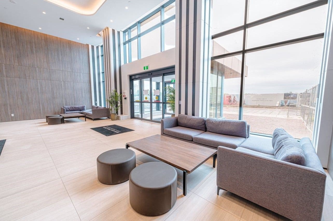 220 Missinnihe Way 809, Mississauga, ON L5H 0A9