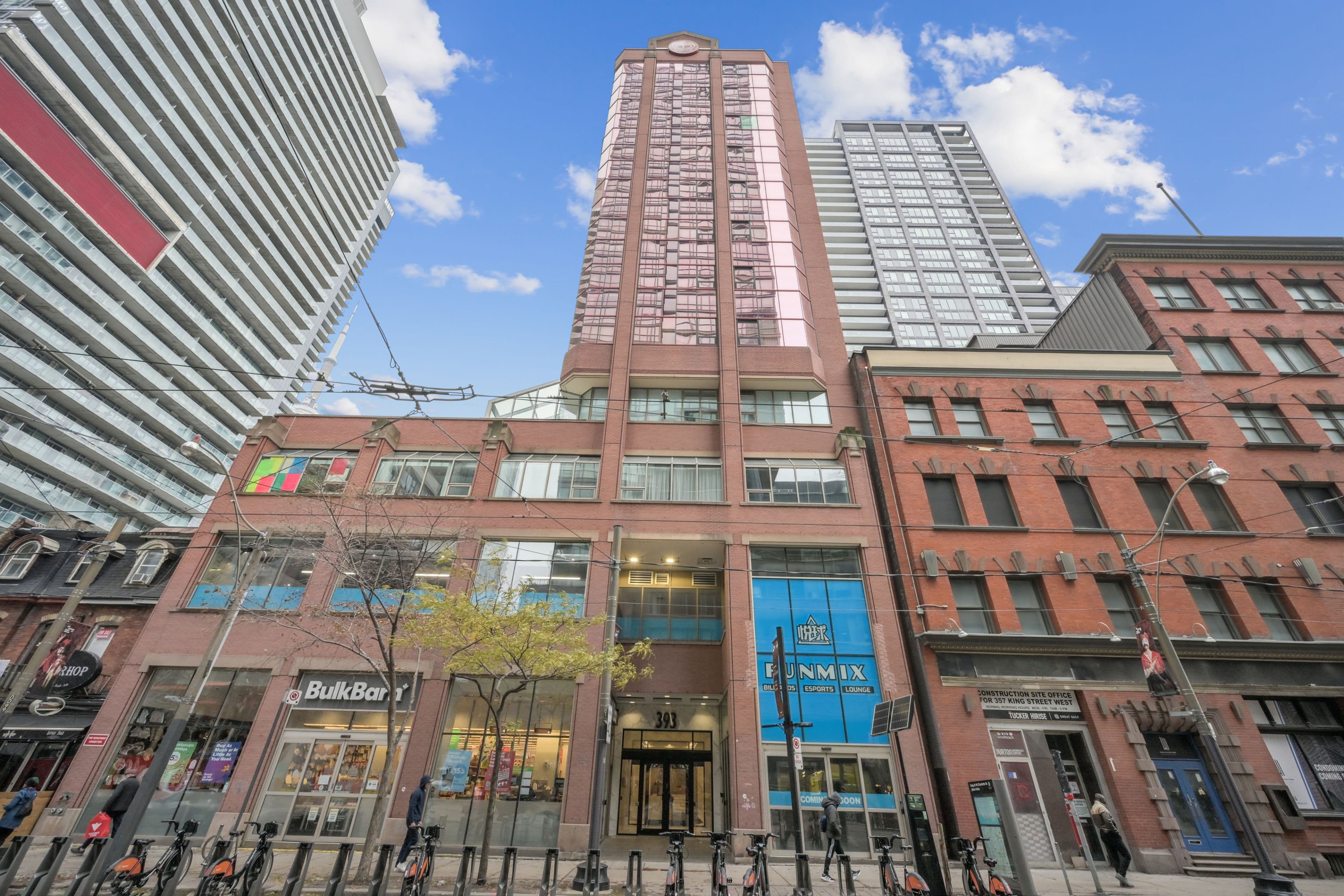 393 King Street W 904, Toronto C01, ON M5V 3G8