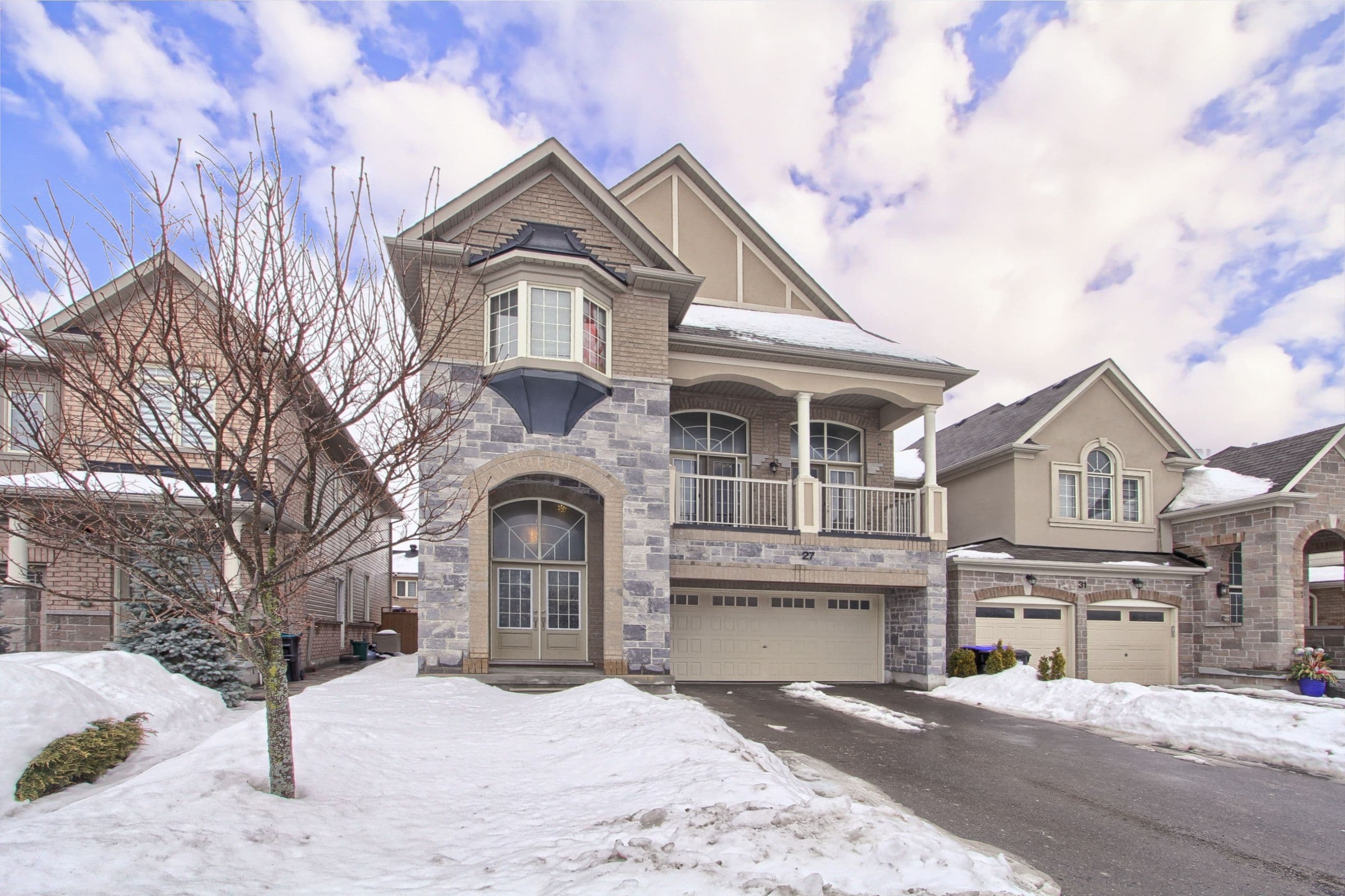27 Selby Crescent, Bradford West Gwillimbury, ON L3Z 0V4