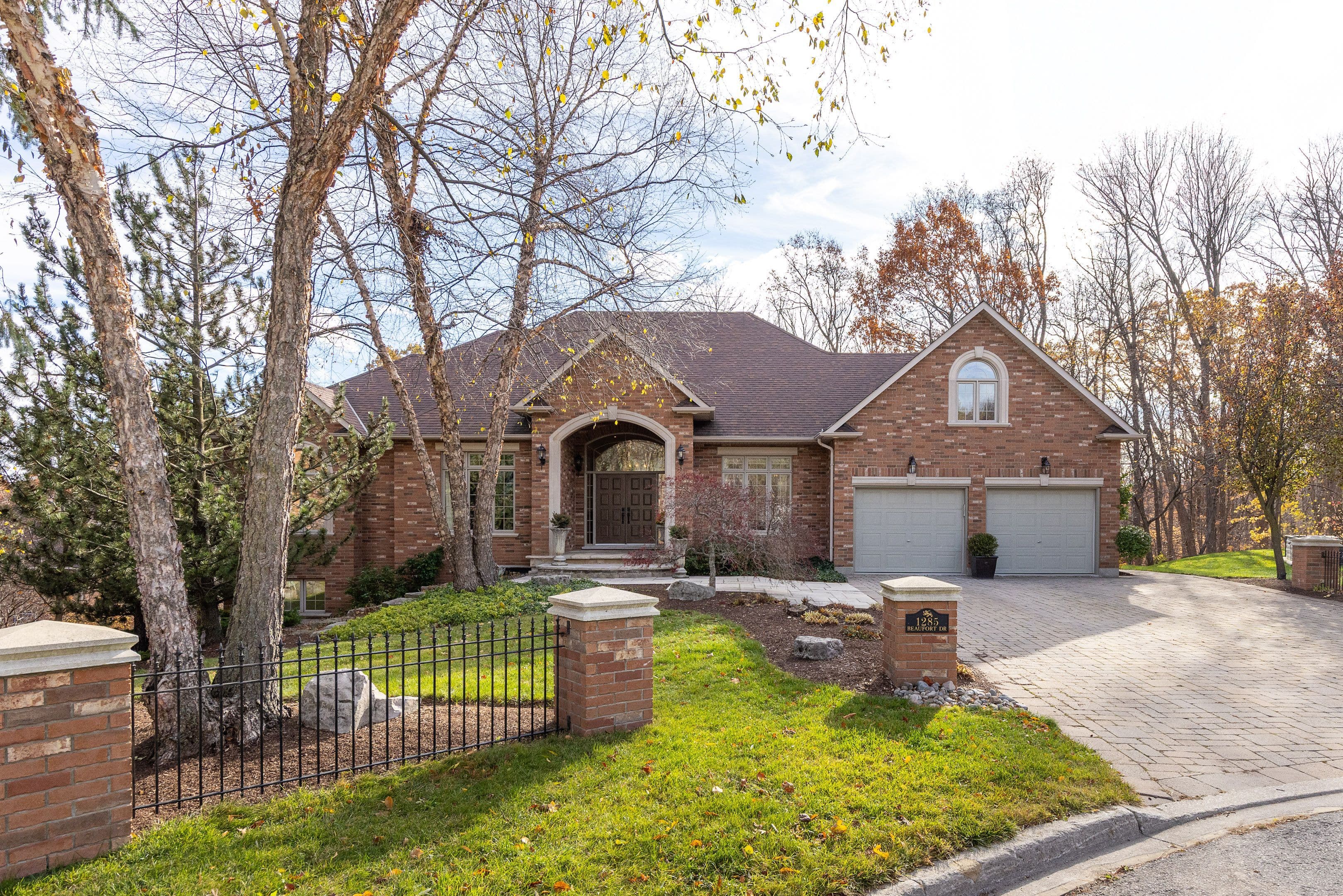 1285 Beaufort Drive, Burlington, ON L7P 4V9