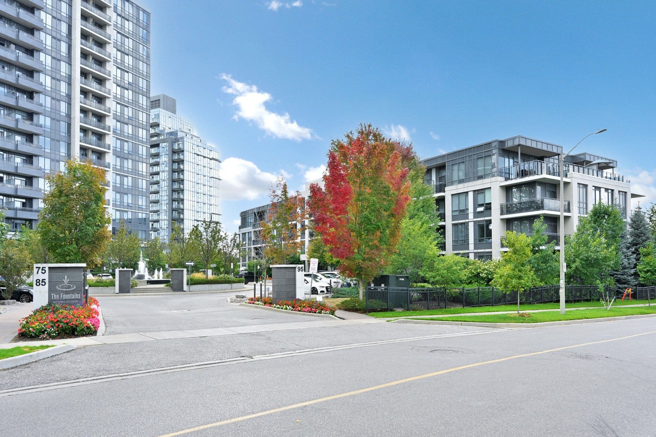 95 North Park Road PH14, Vaughan, ON L4J 0J1