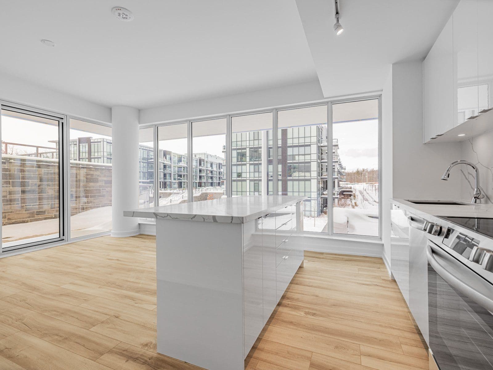 333 Sunseeker Avenue 316, Innisfil, ON L9S 0J7