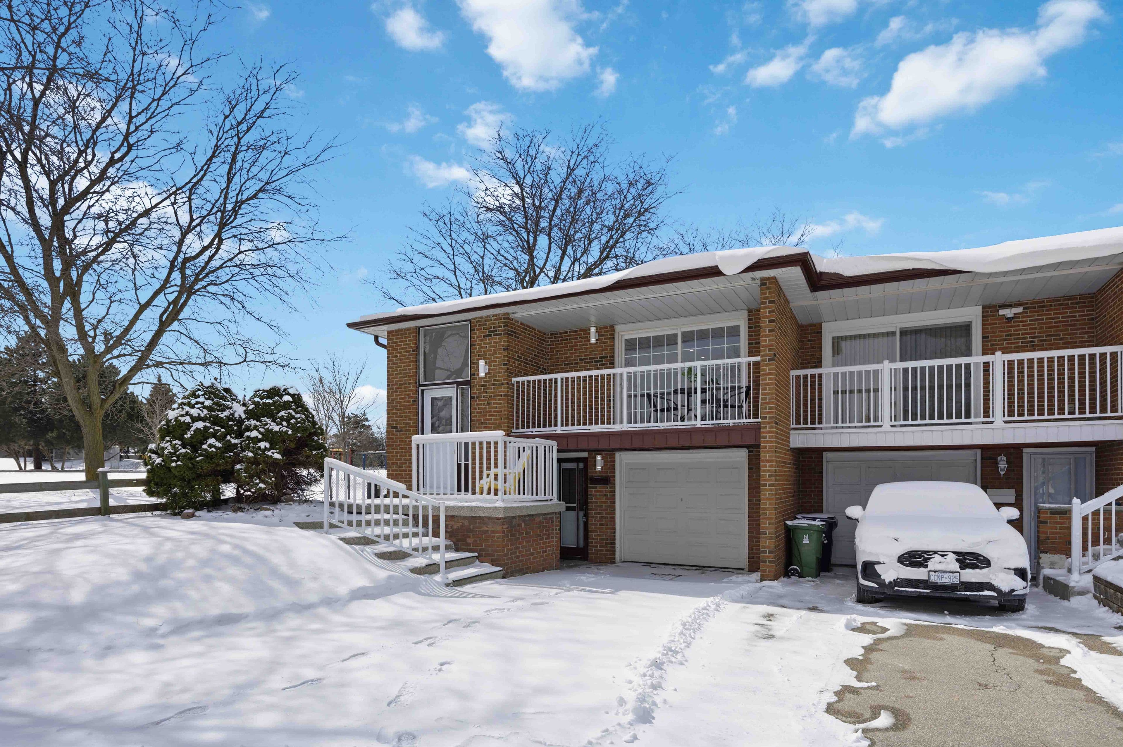 7 Snowhill Crescent, Toronto E07, ON M1S 3T4