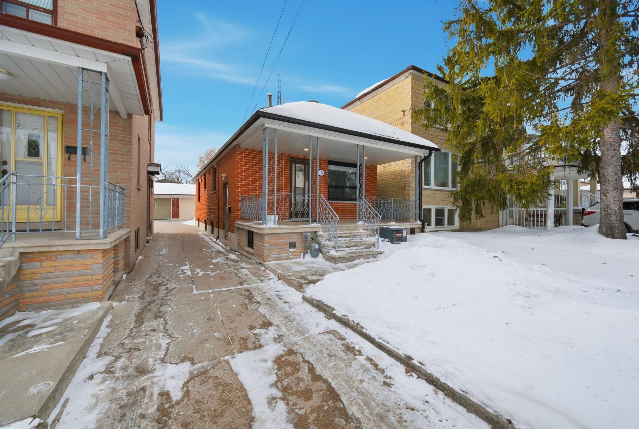 172 Times Road, Toronto W04, ON M6B 3M6