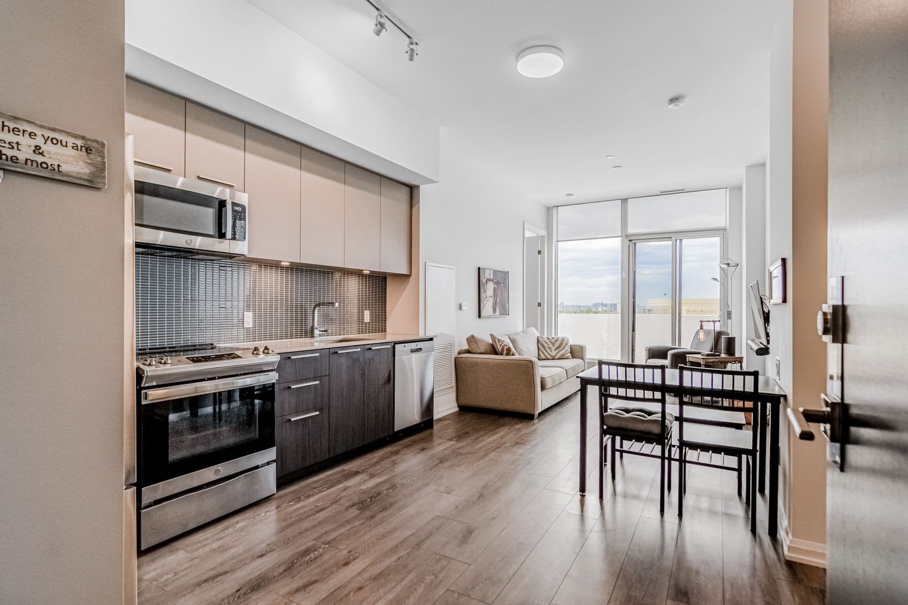 4208 Dundas Street W 802, Toronto W08, ON M8X 1Y6