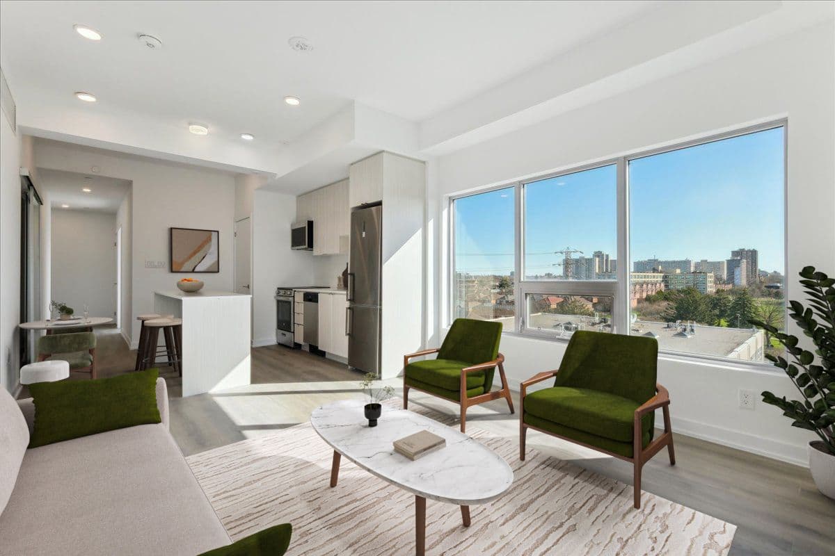 2433 Dufferin Street 701, Toronto W04, ON M6E 3T3