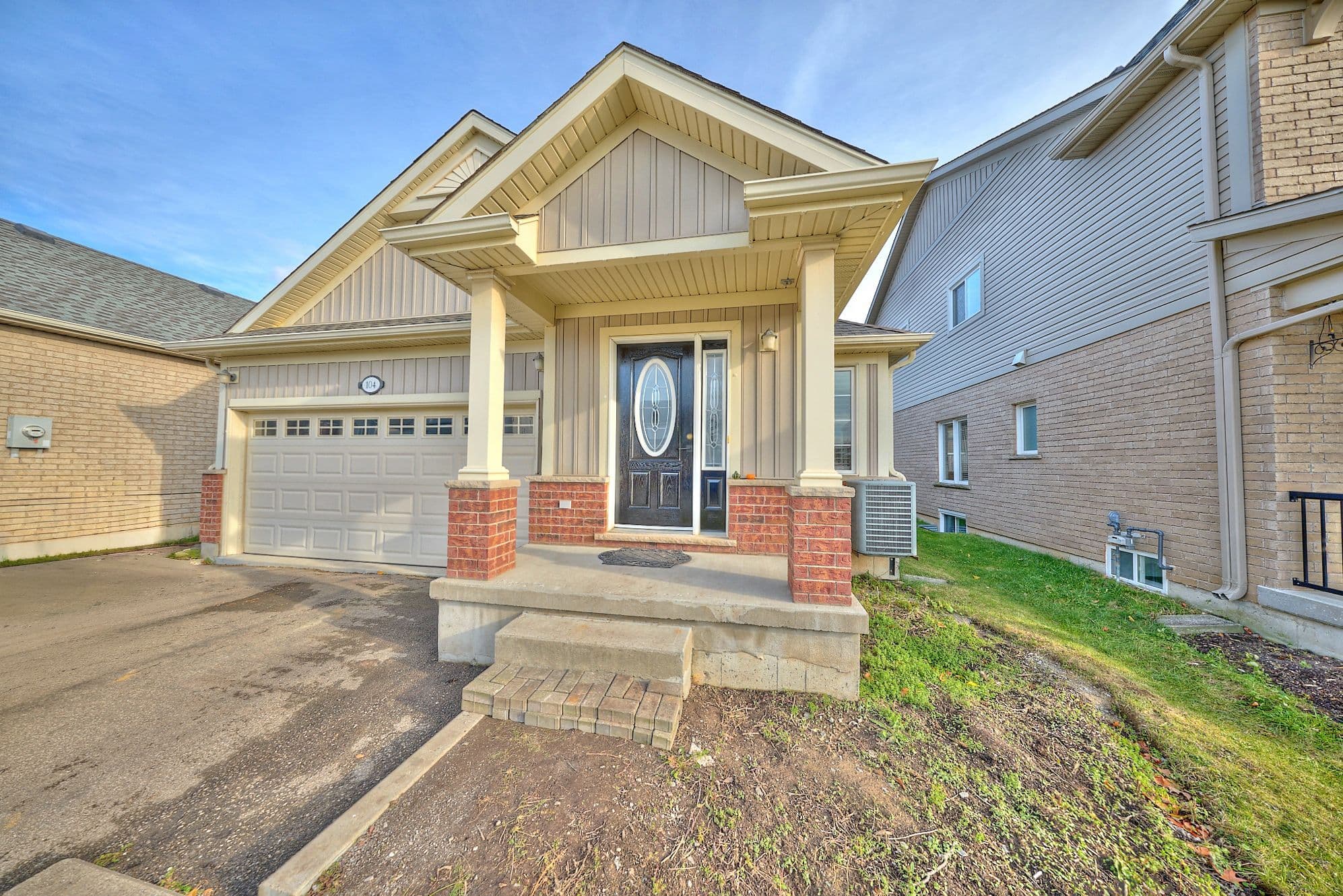104 Tuliptree Road, Thorold, ON L2V 0A5
