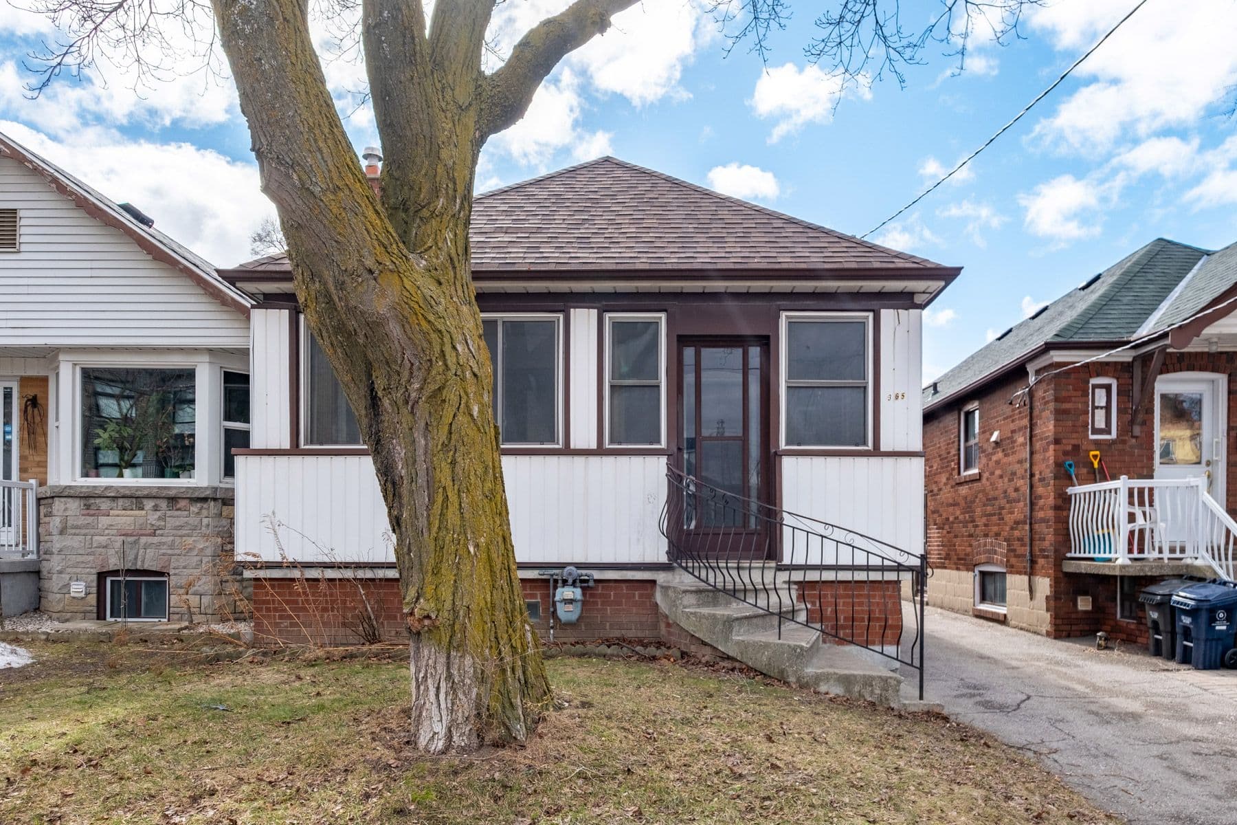 365 WHITMORE Avenue, Toronto W04, ON M6E 2N5