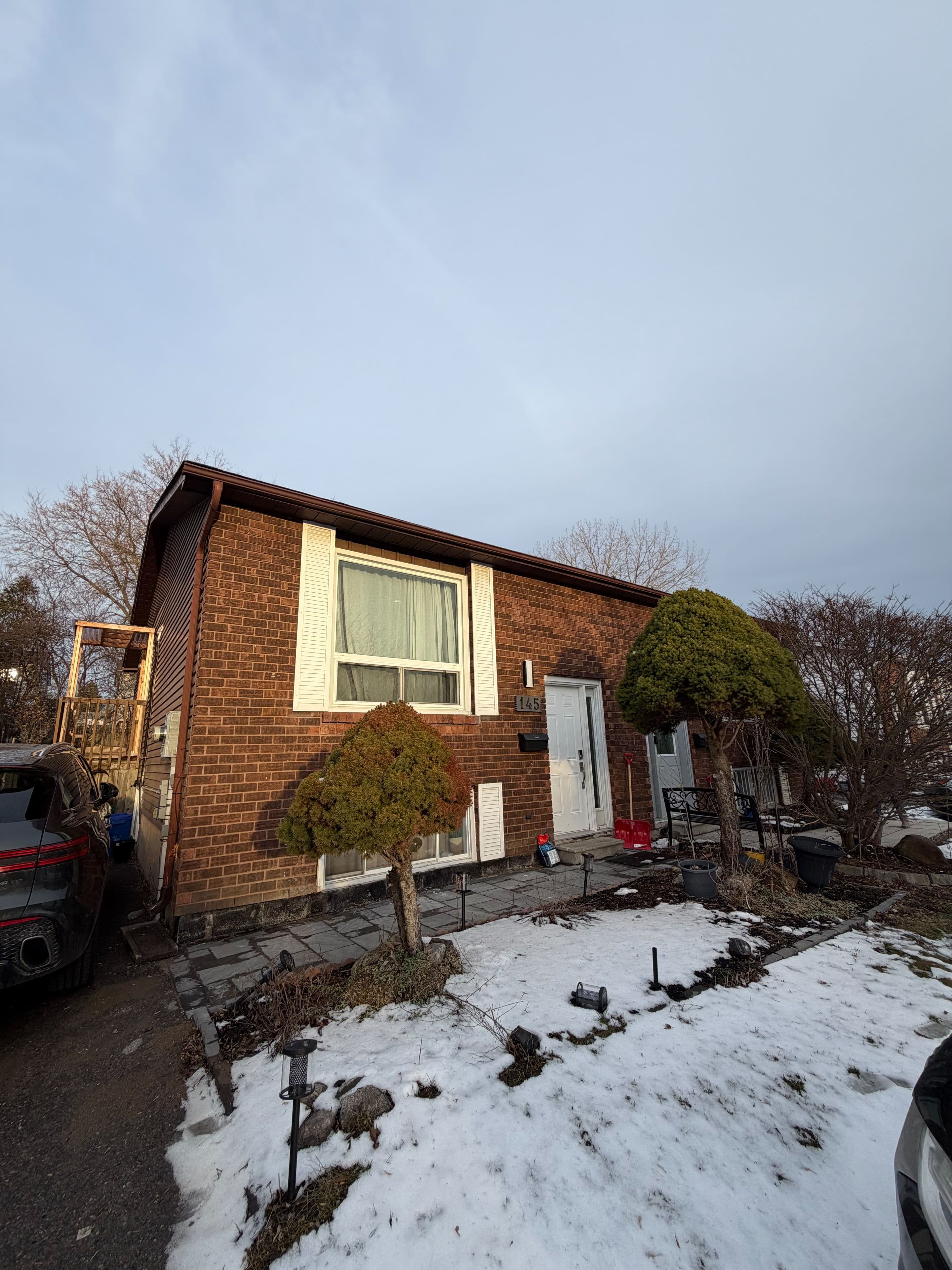 145 Londonderry Street, Oshawa, ON L1J 6Z2