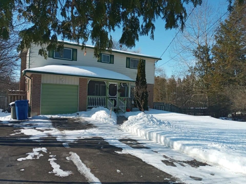 44 Beaverdale Crescent, Georgina, ON L0E 1N0