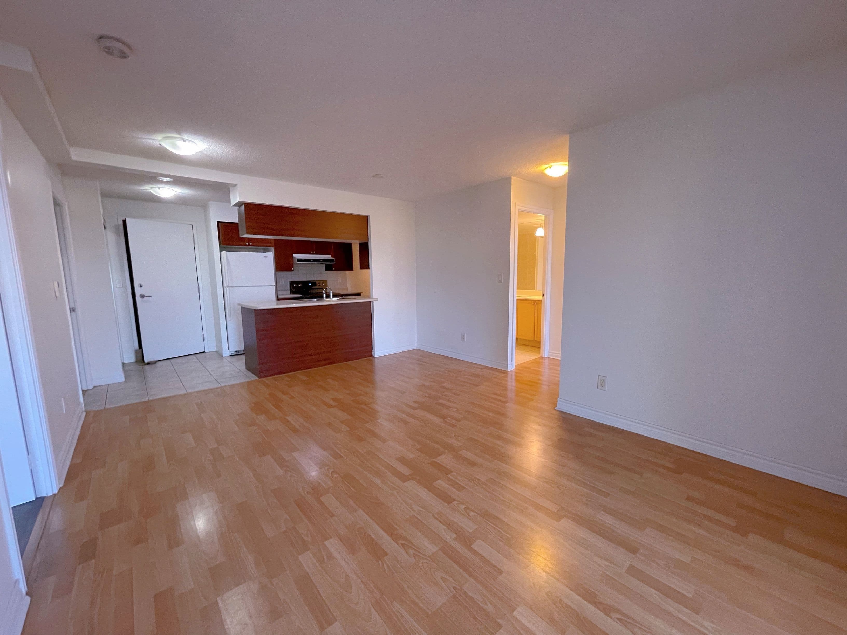 3888 Duke Of York Boulevard 2721, Mississauga, ON L5B 4P5