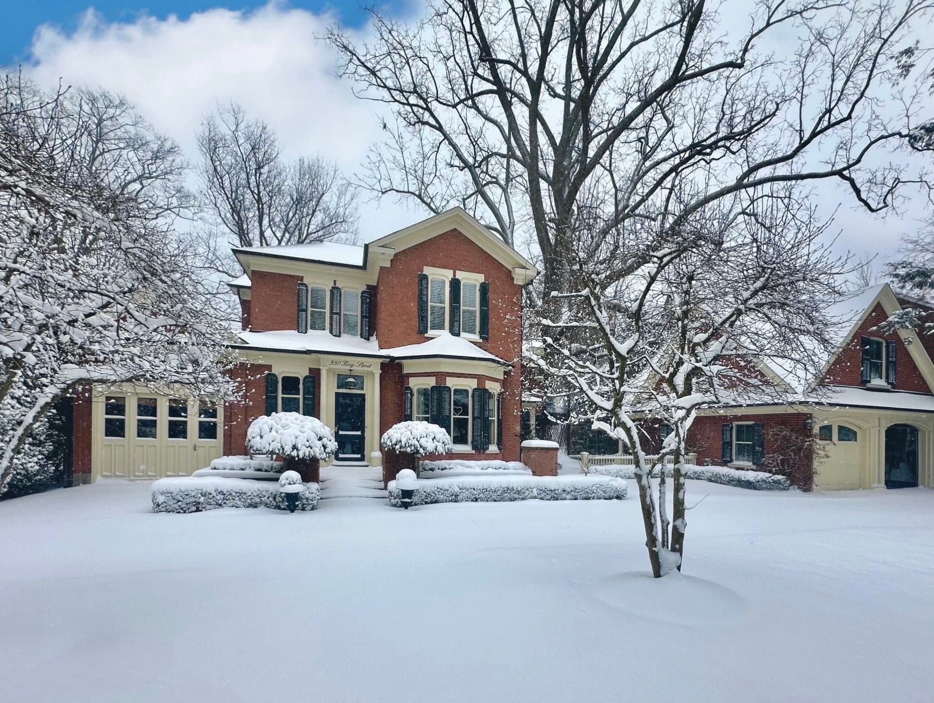 350 King Street, Oakville, ON L6J 1C2