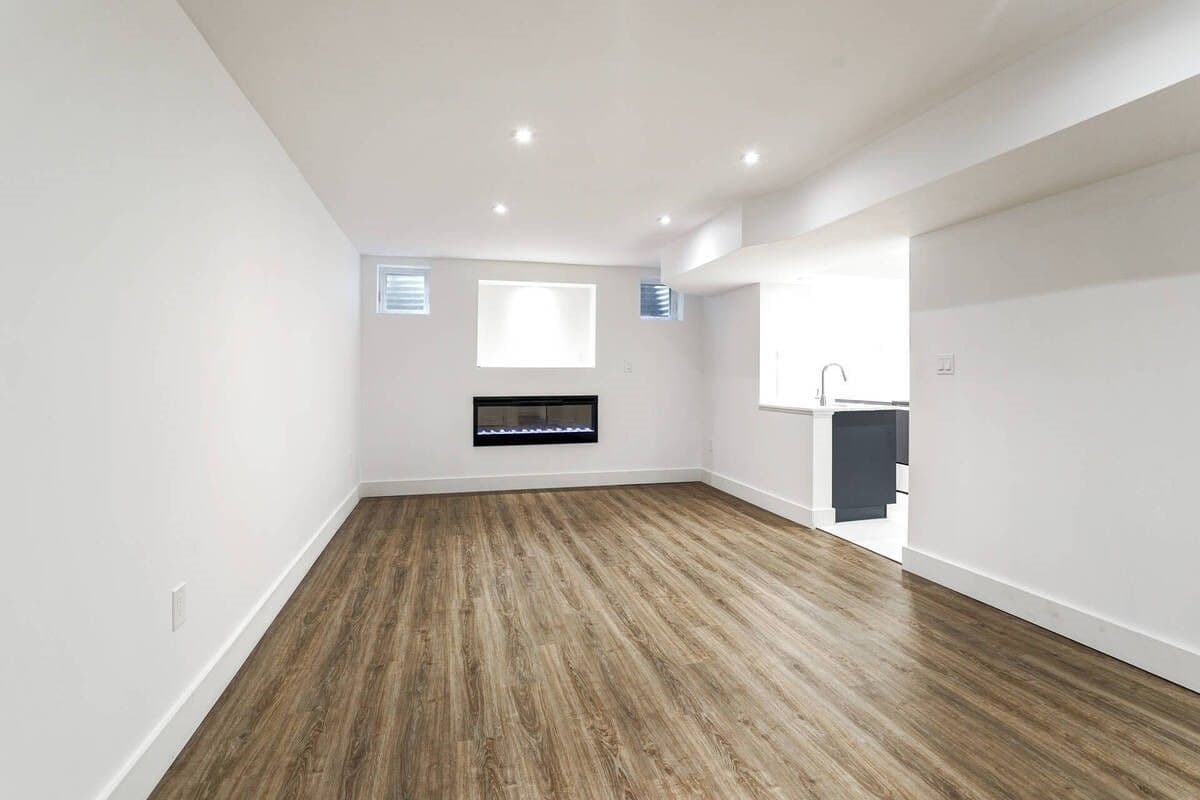 7 Vancho Crescent S Lower, Toronto W08, ON M9A 4Z1