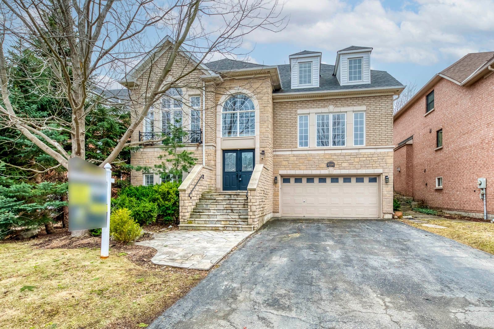 2326 Rockingham Drive, Oakville, ON L6H 7J4