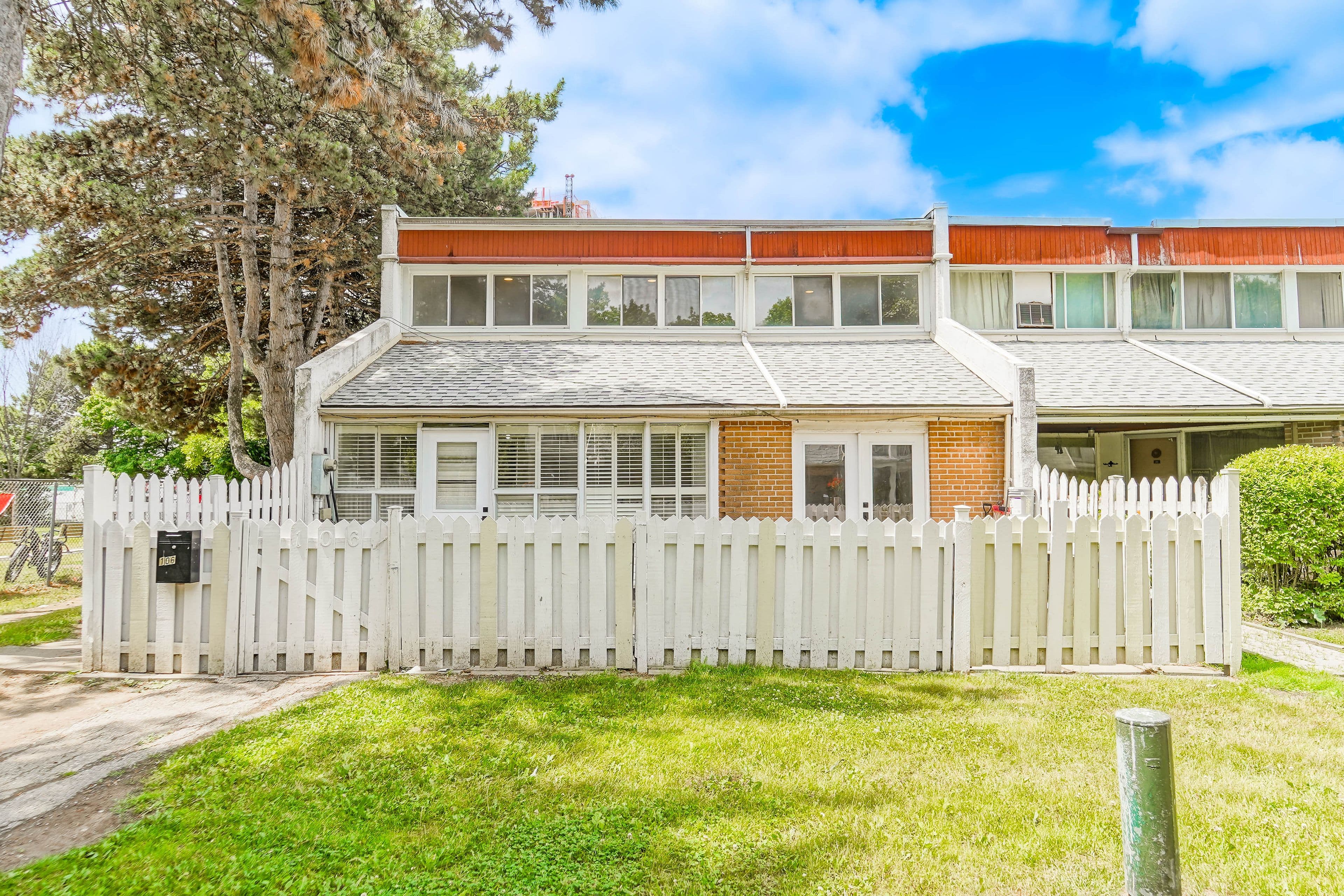 2901 Jane Street 106, Toronto W05, ON M3N 2J8