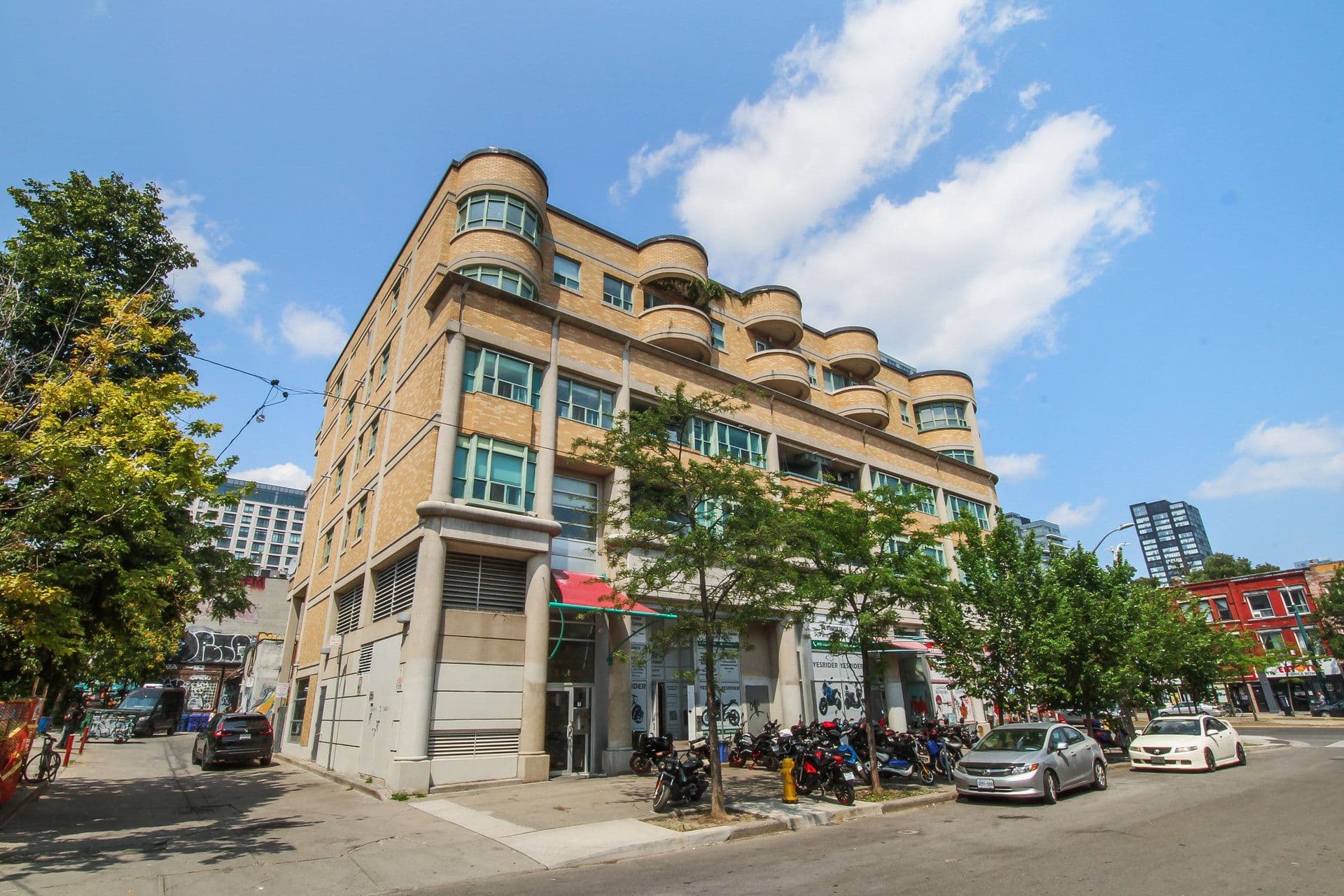 8 Oxford Street 304, Toronto C01, ON M5T 1N9